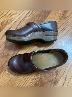 Dansko Professional Brown Leather Clogs EU 39 Narrow (Women’s 8-8.5)